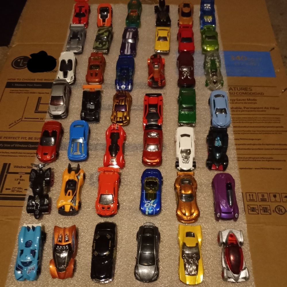 42 car Lot hot wheels pre owned vintage& modern majority are in mint condition.